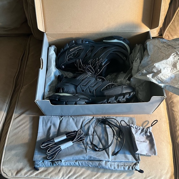 Balenciaga track sneaker  LED Black men size 41 which is a Us 8 like new - Picture 7 of 9